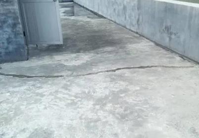 老边楼顶漏水维修公司分享下如何解决卫生间隐蔽部位漏水的问题?